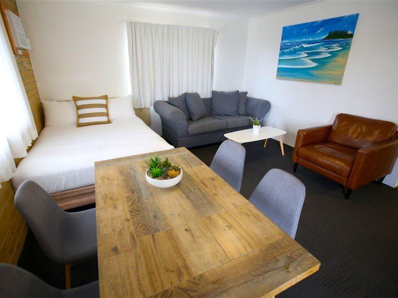 Tweed Harbour Motor 3*