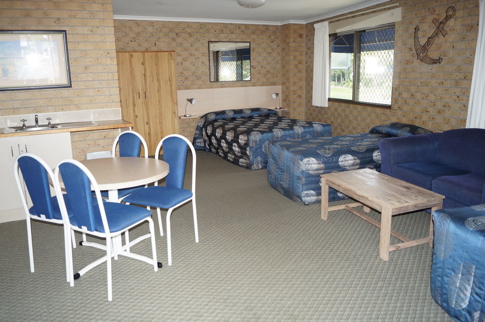 Tweed Harbour Motor 3*