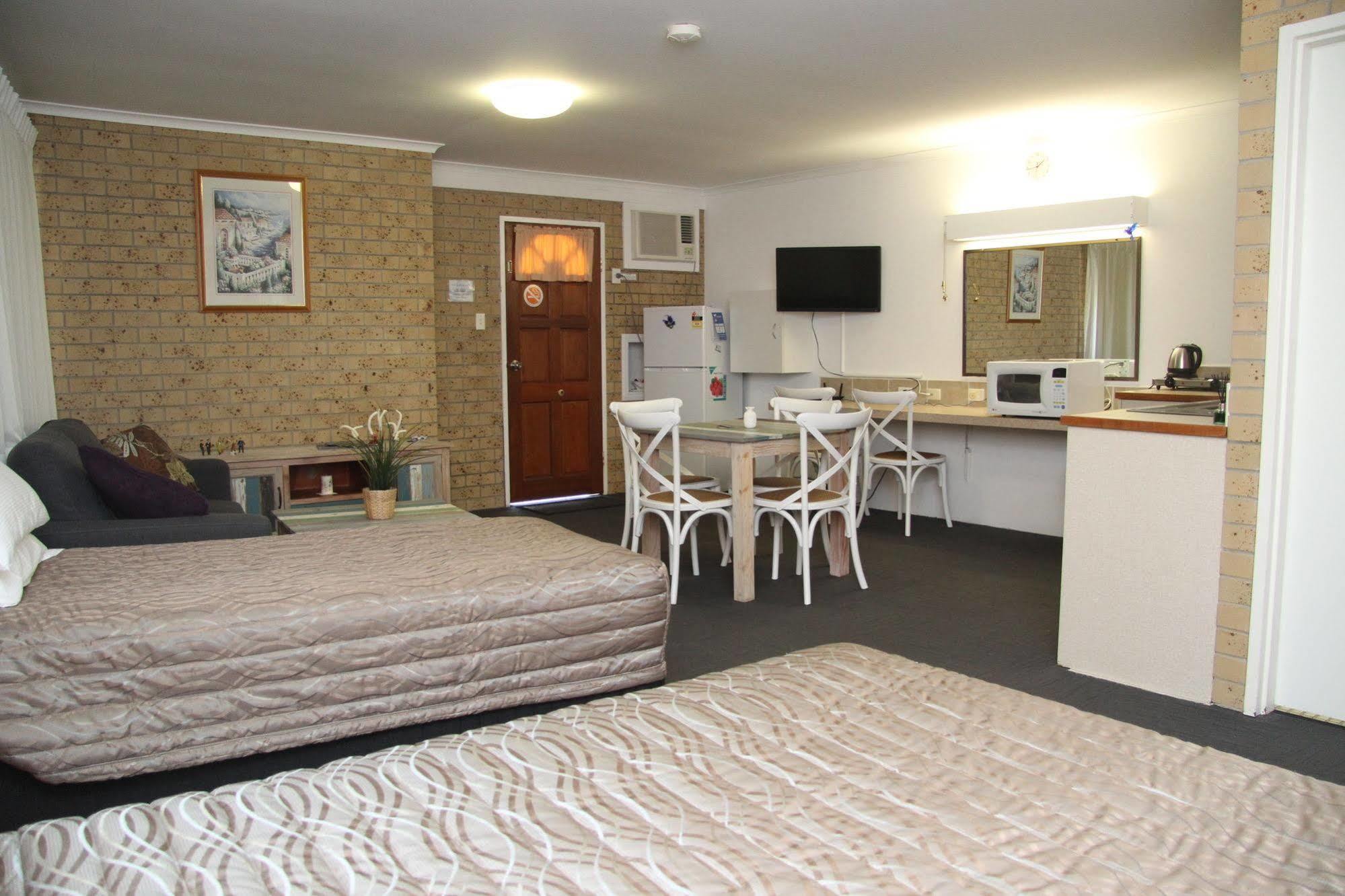 Tweed Harbour Motor Motel 3*